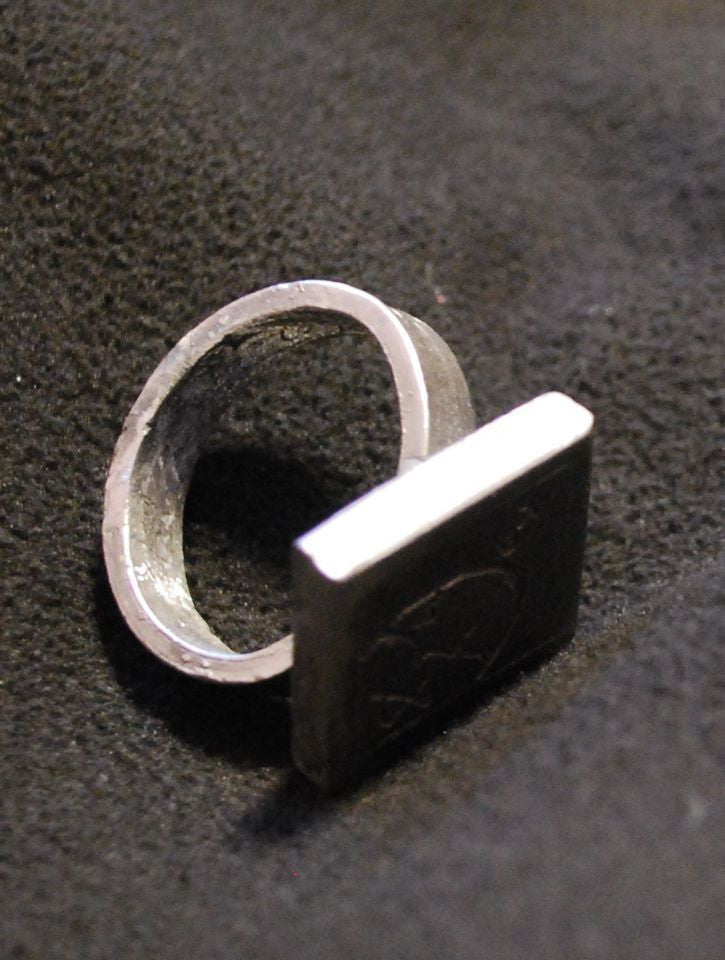 21 Black Pullet ring Reverse curse