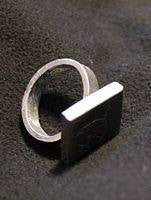 16 Black Pullet ring Know medicine