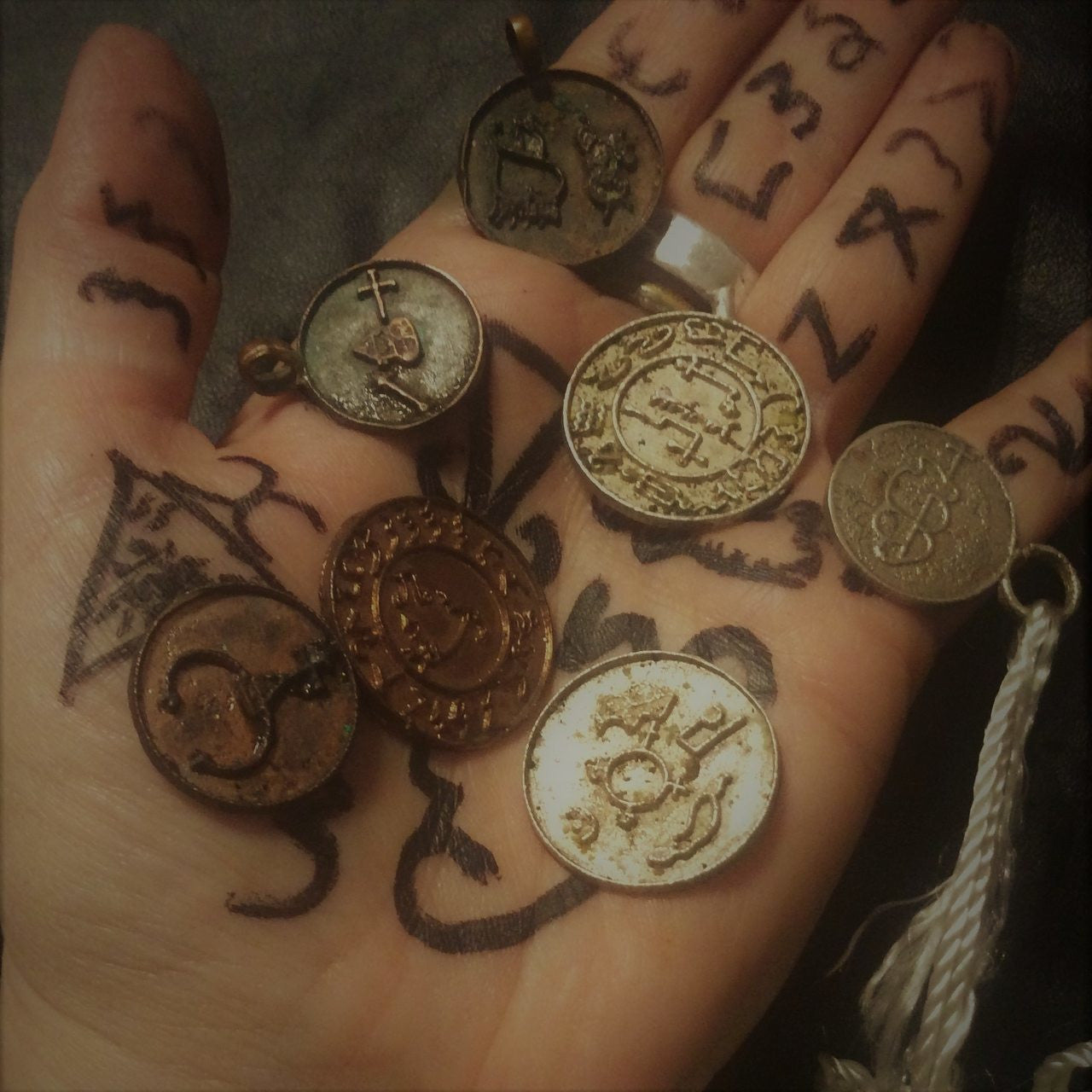 CLAUNECK Grimoirium Verum one inch cast seal